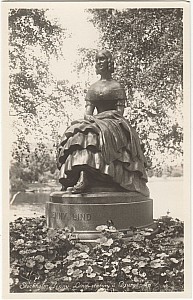 Djurgarden_Jenny_Lind_Statyr_Harold_Olsen.jpg