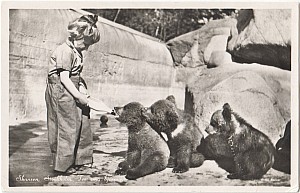 Djurgarden_Skansen_Tre_Sma_Bjornar_6002_150_1915.jpg
