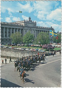 Helgandsholmen_Riksdagshuset_Vaktparaden_Grako_130_267_1974.jpg