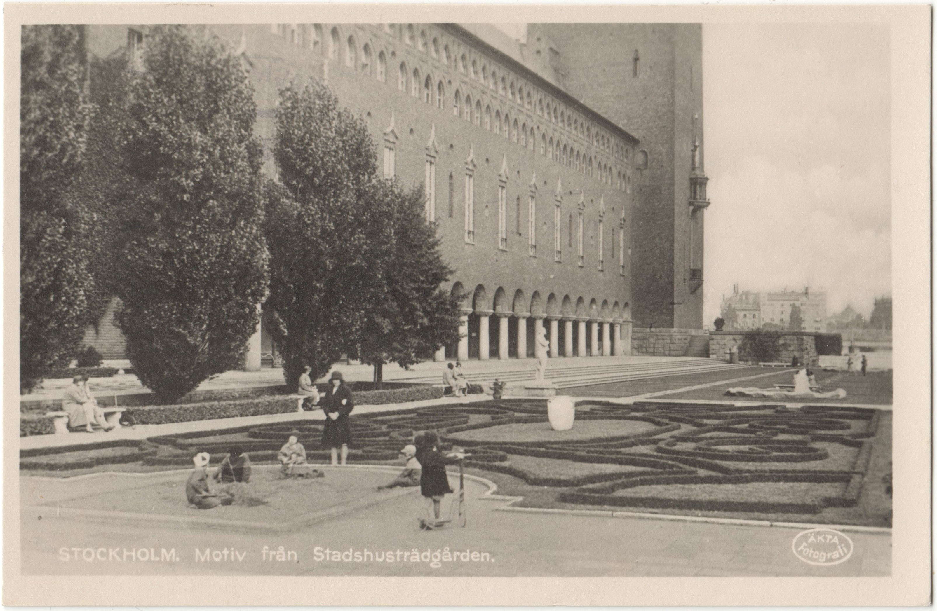Kungsholmen_Stadshuset_Tradgarden_1934.jpg