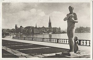 Kungsholmen_Stadshuset_Tradgarden_Med_Frodins_Statyr_Ljunggrens_970_1926.jpg