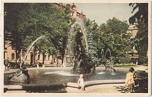 Norrmalm_Tors_Fiske_Adolf_Fredriks_Torg_Sago_Konst_166_1948.jpg