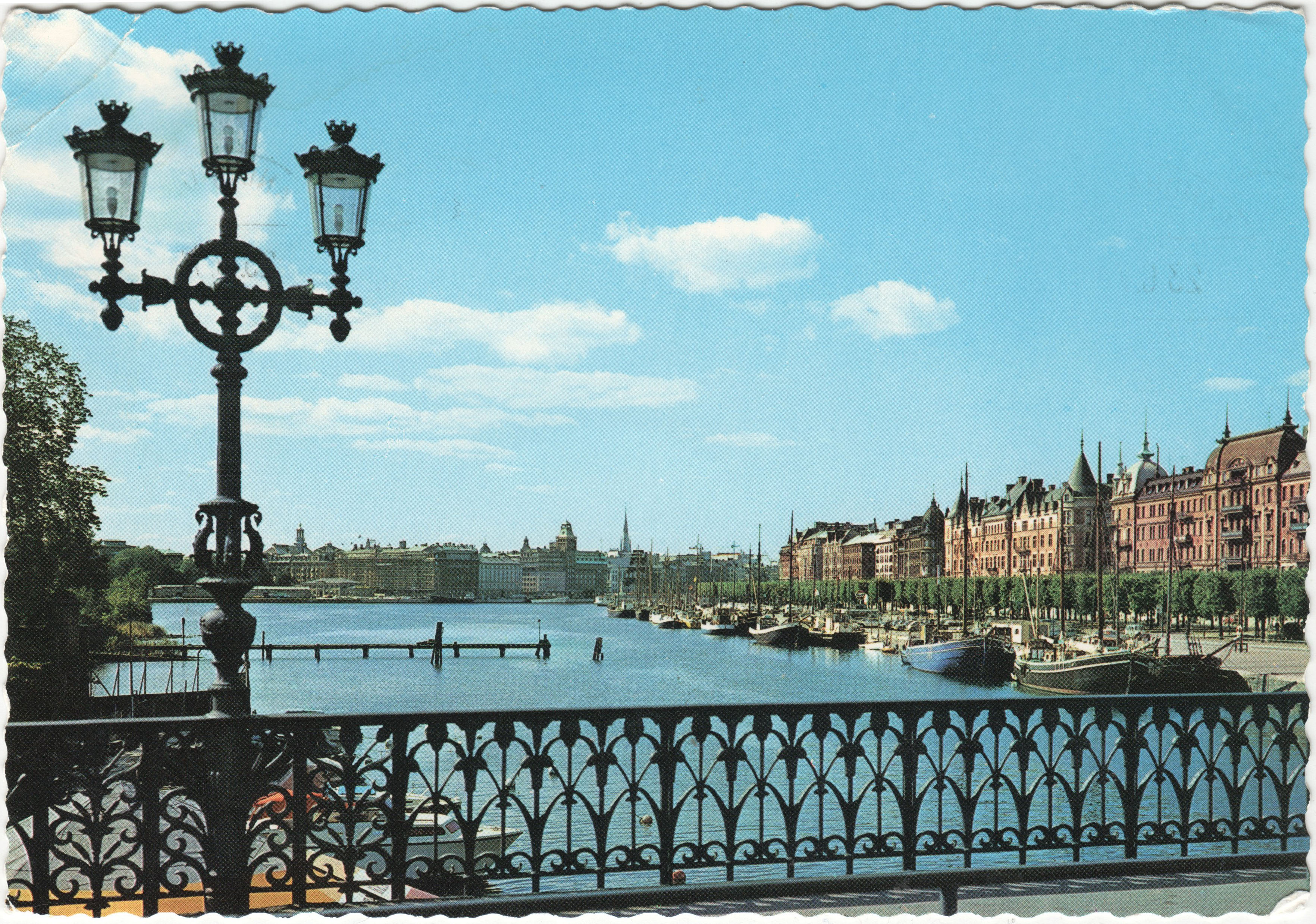 Ostermalm_Strandvagen_Fran_Djurgardsbron_Grako_130_427_1975.jpg