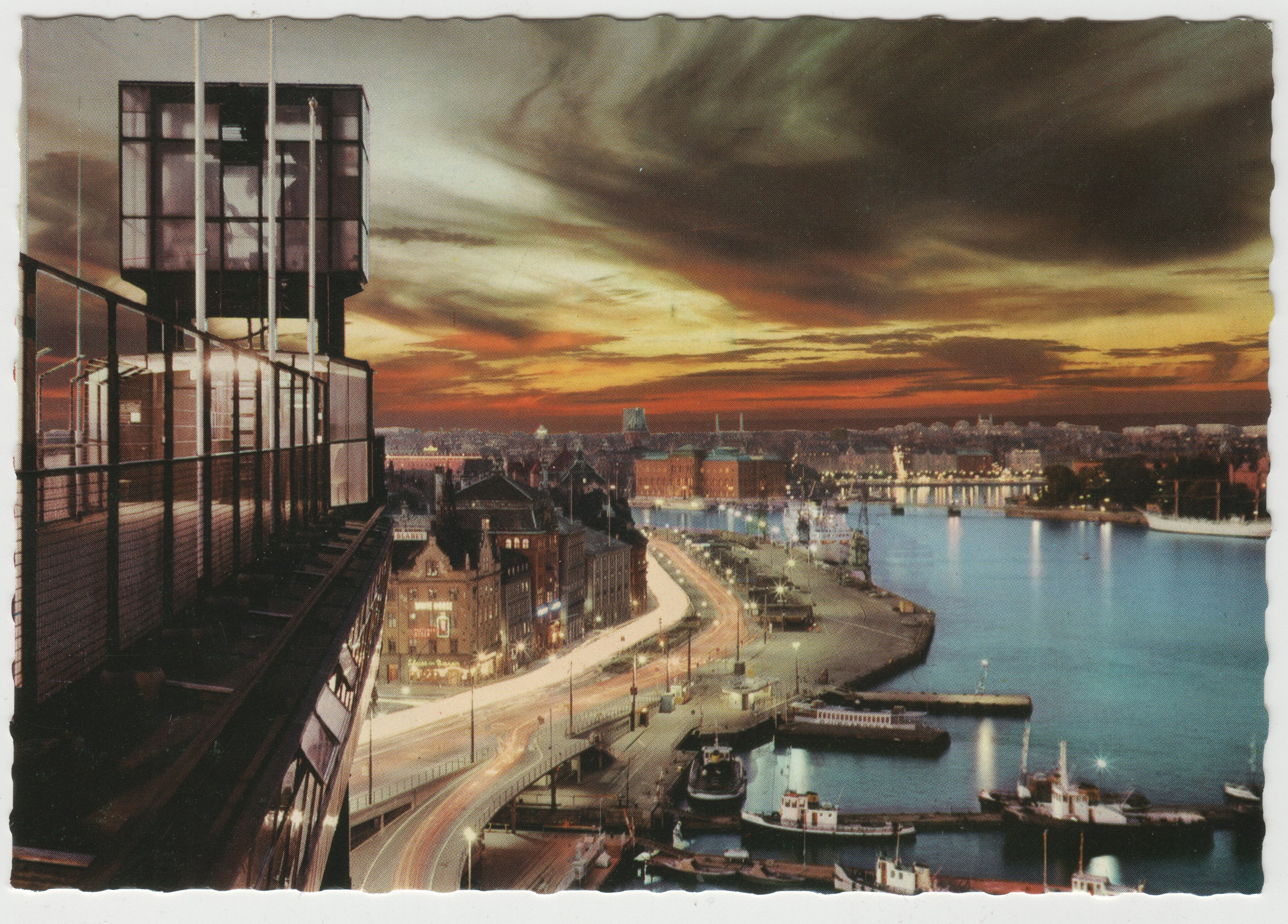 Sodermalm_Skeppsbron_Fran__Katarinahissen_Sa_Mar_S48.jpg