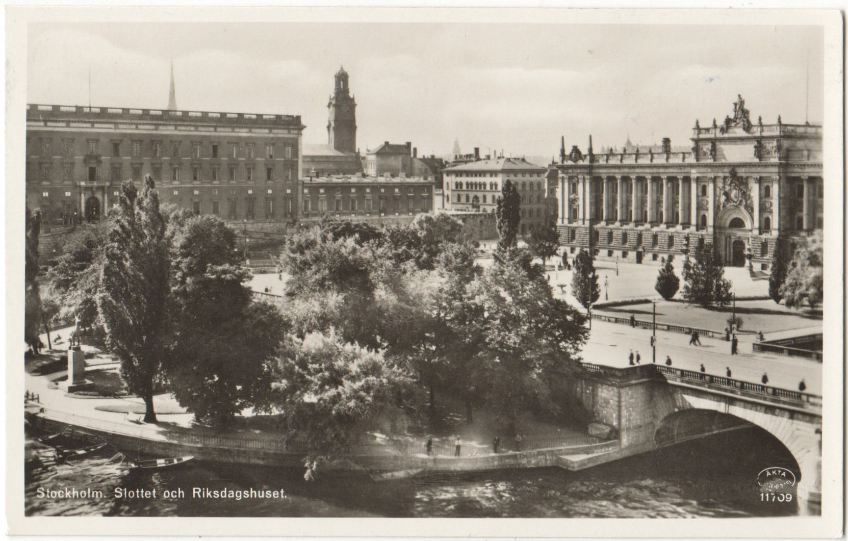 Stadsholmen_Slottet_O_Riksdagen_Pressbyran_11709_1949.jpg