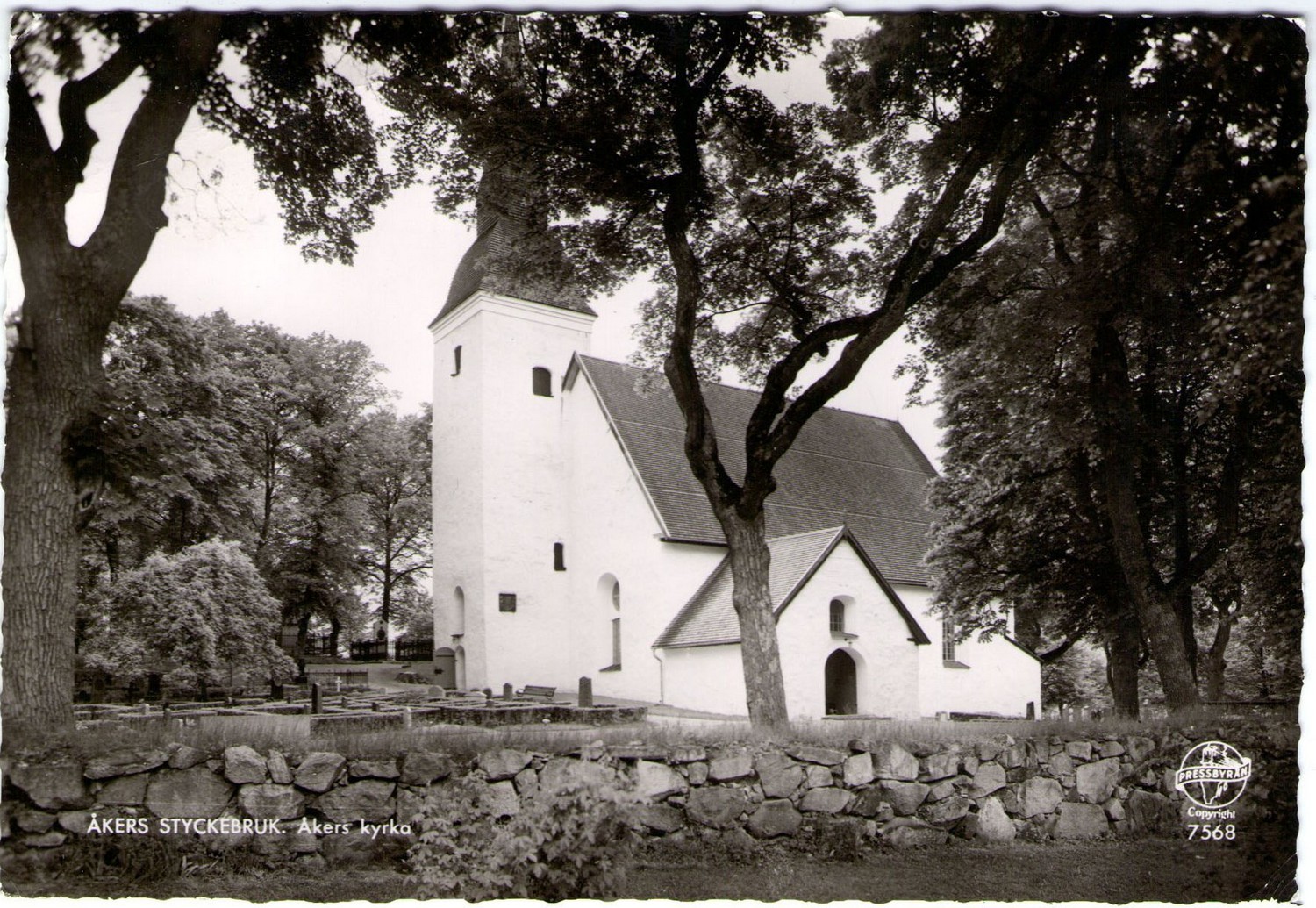 aker_stycke_bruk_kyrka_1988.jpg