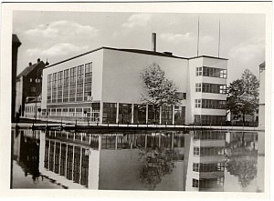 006_1950s_eskilstuna_nyavarmbadhuset.jpg