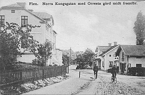 Norra_Kungsgatan_Med_Orresta_Gard_Framfor._B.jpg