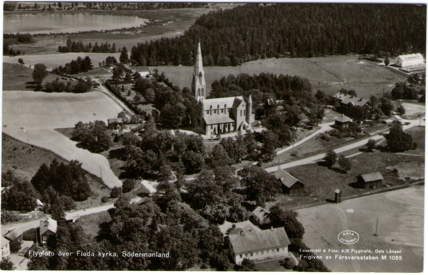 floda_kyrka_flygfoto_flygtrafiken_m1055.jpg