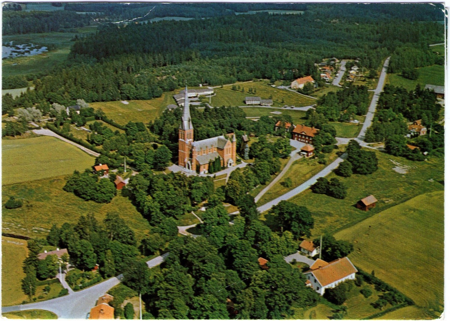 floda_kyrka_flygfoto_lilljeqvist_48_1981.jpg