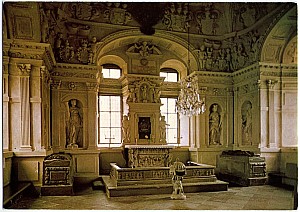 floda_kyrka_inne_kaggska_gravkors.jpg