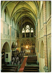floda_kyrka_inne_skepp_.jpg