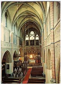 floda_kyrka_inne_skepp_2.jpg