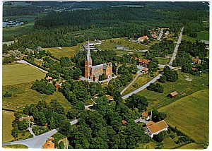flodafors_kyrkan_flygfoto_1981_front.jpg