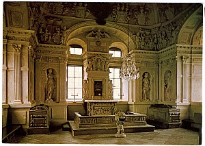 flodafors_kyrkan_inne_au352_front.jpg