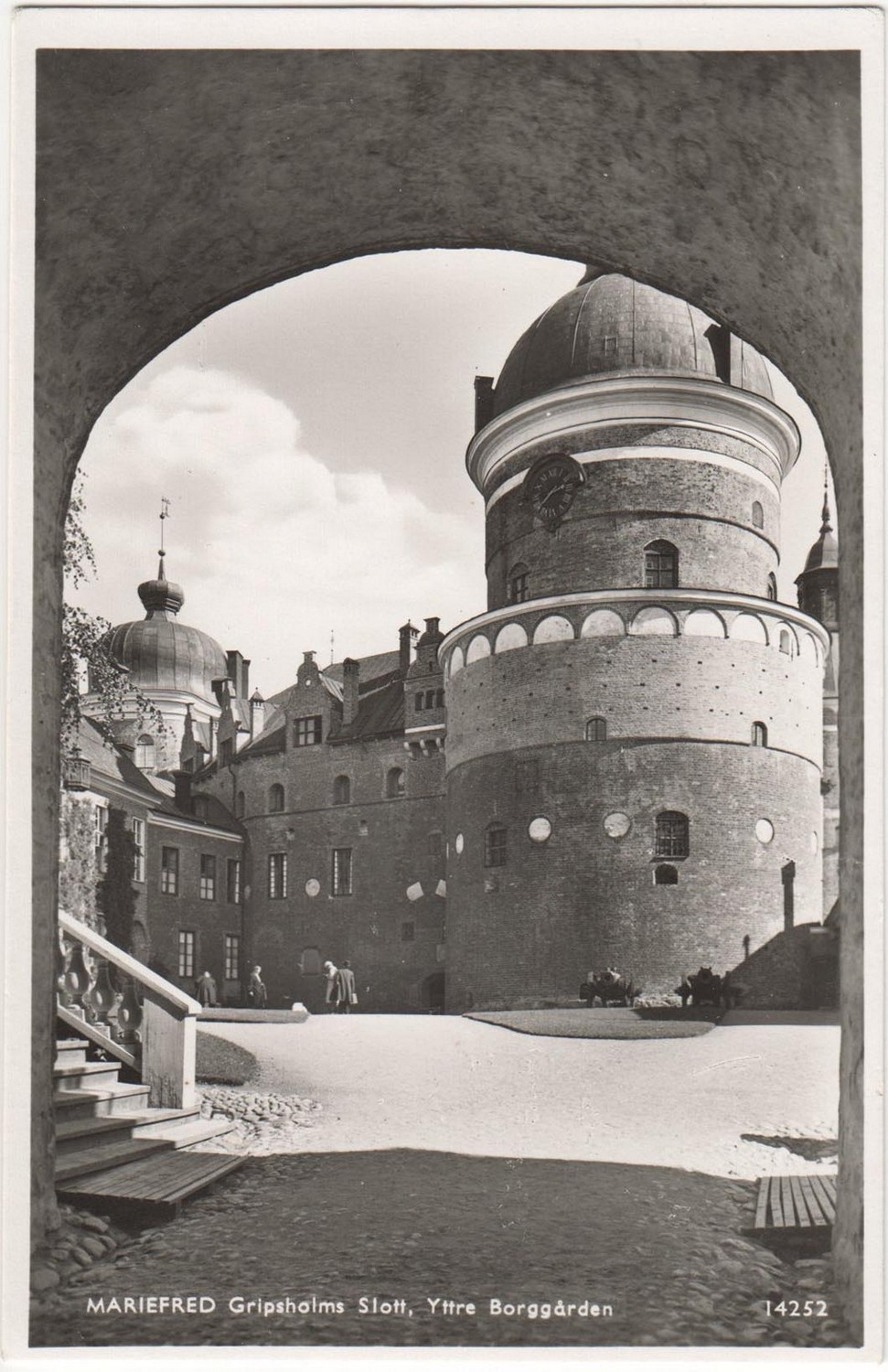 gripsholm_yttre_borggarden_pb_14252.jpg