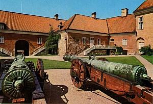 gripsholm_mini_12_yttre_borggarden_med_forborgen.jpg