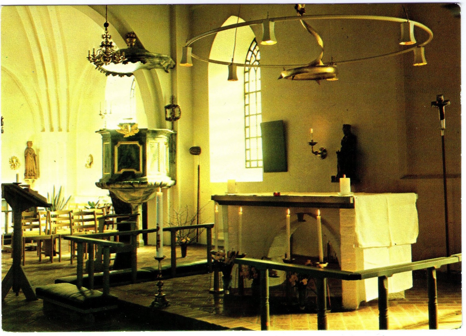 lanna_kyrka_inne_3.jpg