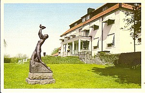 Vykort_Harpsund_Huvudbyggnaden_Och_Heliga_Lagan_Av_Axel_Ebbe_Forlag_Pb_F_7545.jpg
