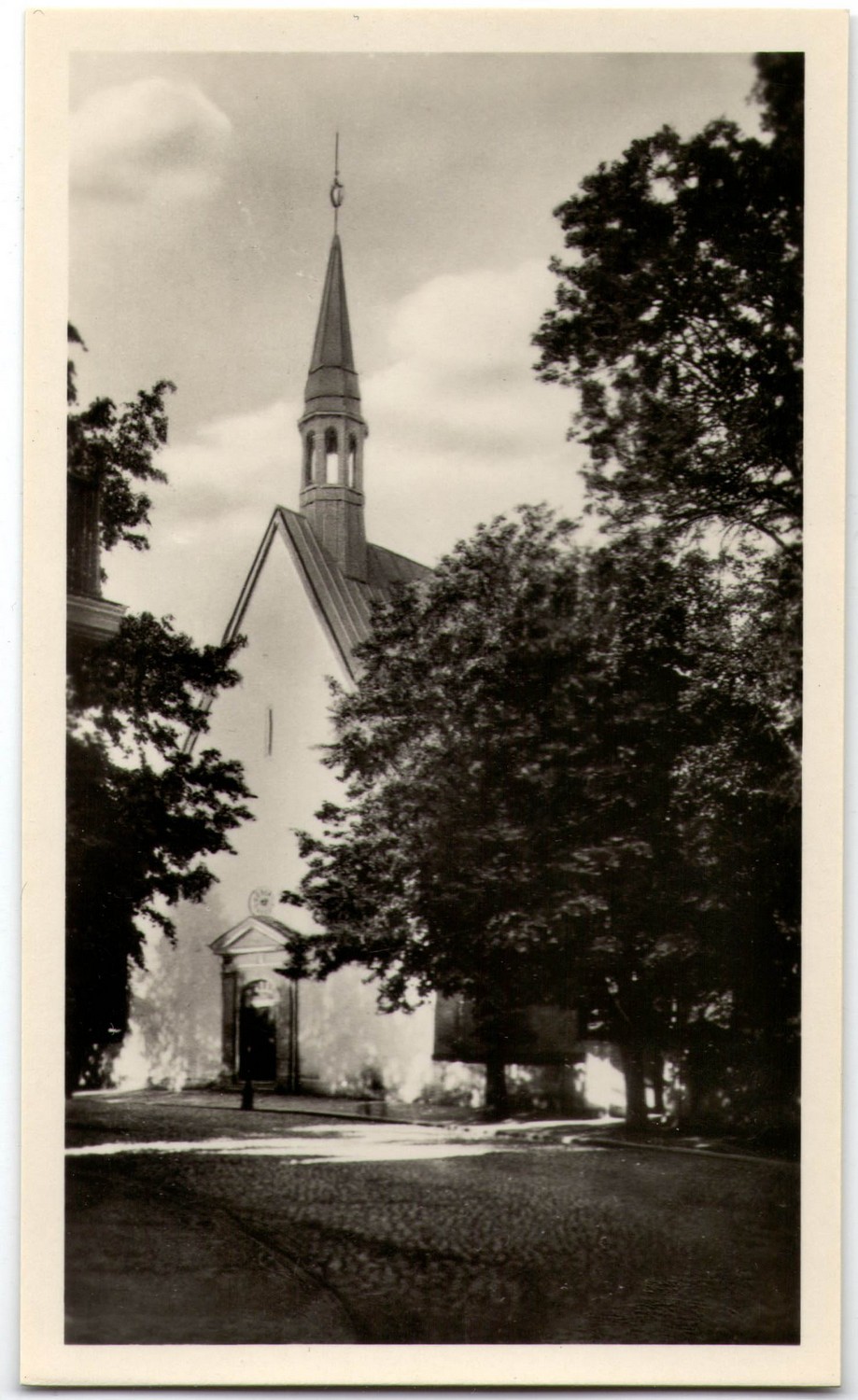 nykoping_book_06_ostra_kyrkan.jpg