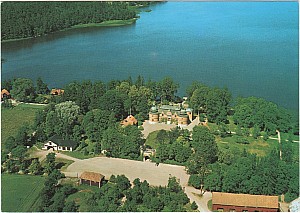 sparreholm_rockelstad_slott_aerial_1996.jpg