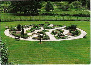 Vingaker_Safstaholms_Slott_Garden.jpg